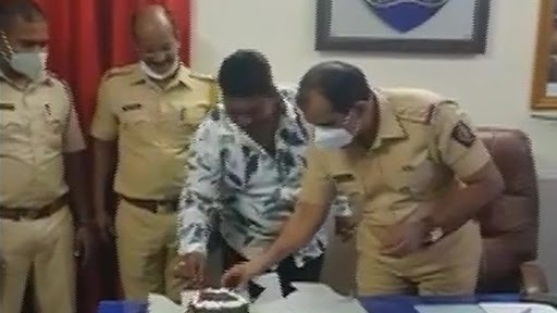 Mumbai: मुंबई से सटे नालासोपारा में तुलीन्ज पुलिस स्टेशन में मना जन्म दिन, जांच के आदेश
