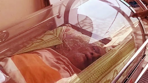 74-Year-Old Man Rescued From Freezer: 74 साल के बुजुर्ग को फ्रीजर में बंद कर कथित तौर पर उनके मरने का इंतजार कर रहा था परिवार, किया गया रेस्क्यू