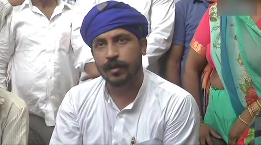 Hathras Gangrape Case: भीम आर्मी चीफ चंद्रशेखर आजाद ने हाथरस गैंगरेप पीड़िता के परिजनों से की मुलाकात, सरकार से 'Y' कैटेगरी की सुरक्षा देने की मांग की