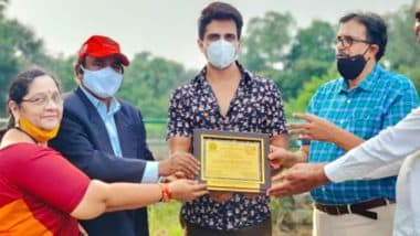 Sonu Sood Felicitated by GCOT: एक्टर सोनू सूद को गरीबों और जरूरतमंदों की मदद के करने के लिए ग्रामोदय बंधु मित्र पुरस्कार से किया सम्मानित