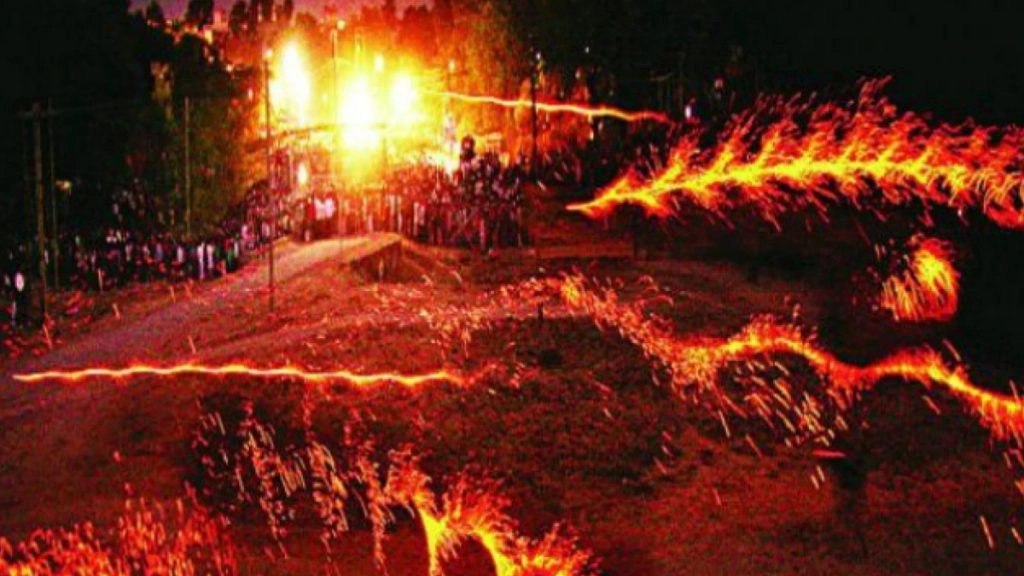 कोरोना संक्रमण का असर इंदौर  में लगभग 200 साल से चली आ रही हिंगोट युद्ध की परंपरा पर भी पड़ा है