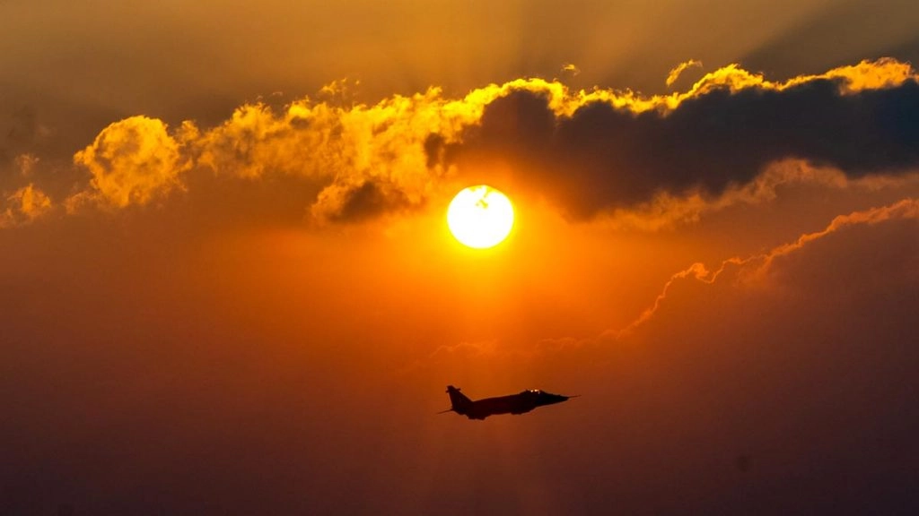 अरब सागर में क्रैश हुए मिग-29 के लापता कमांडर निशांत सिंह की खोज जारी