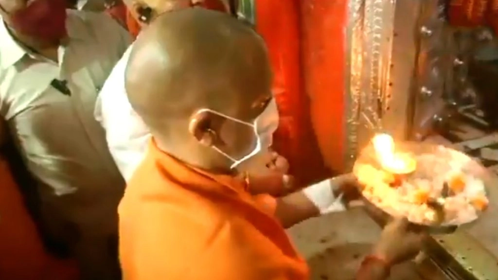 सीएम योगी ने दिवाली के शुभअवसर पर हनुमानगढ़ी मंदिर में की पूजा आरती