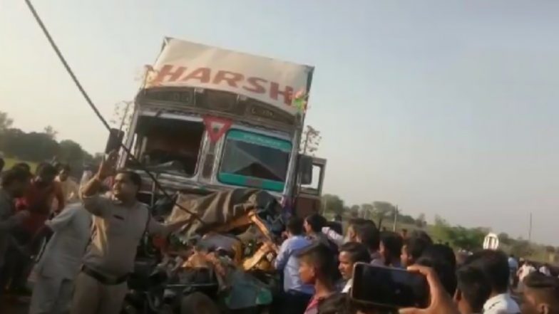Uttar Pradesh: उत्तर प्रदेश में डंपर और डीसीएम की टक्‍कर में तीन की मौत, दर्जन भर घायल