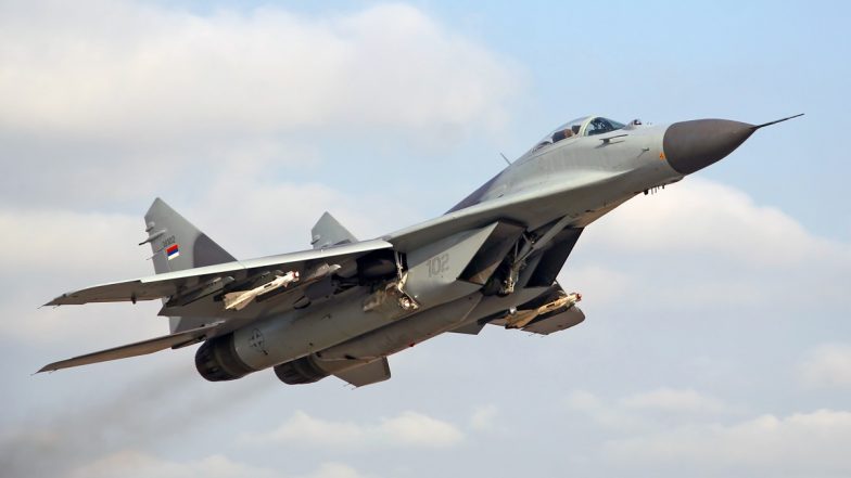 MiG-29K Fighter Crash: अरब सागर में क्रैश हुआ MiG 29 का ट्रेनर प्लेन, एक पायलट मिला दूसरे की तलाश जारी