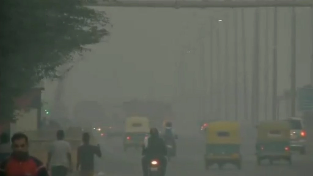 दिल्ली-NCR की हवा में प्रदूषण का स्तर बढ़ा, एयर क्वालिटी बेहद खराब स्तर पर , कई इलाकों में  AQI 440 के पार