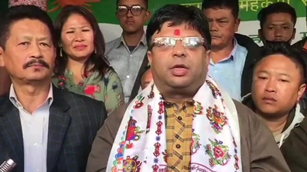 रोशन गिरी ने आरोप लगाया कि बीजेपी ने उनके संगठन को धोखा दिया, इसलिए हमने बीजेपी को हराने का फैसला किया है. 