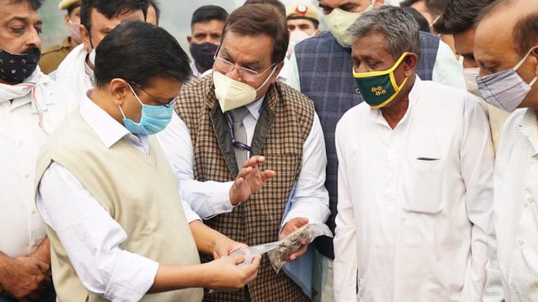 केजरीवाल सरकार ने पराली का सस्ता और आसान समाधान दिया, बायो डी-कंपोजर केमिकल के छिड़काव से पराली खाद में बदल रही है