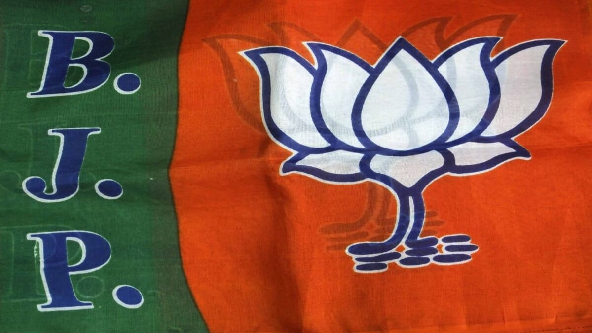 बीजेपी नेता Pravin Darekar ने कहा- औरंगाबाद का नाम बदलने पर अपना रुख स्पष्ट करे शिवसेना