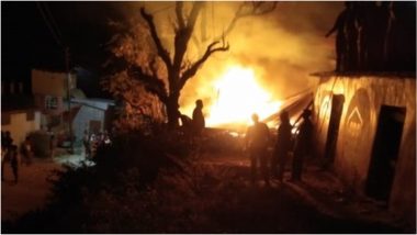 Fire in Uttarkashi: उत्तराखंड के उत्तरकाशी में फर्नीचर के हॉउस में लगी भीषण आग, दमकल की गाड़ियां और पुलिस घटना स्थल पर मौजूद