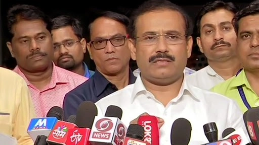   स्वास्थ्य मंत्री राजेश टोपे ने कहा कि राज्य में फिर से लॉकडाउन लगाने के बारे में अभी तक ऐसा कोई विचार नहीं