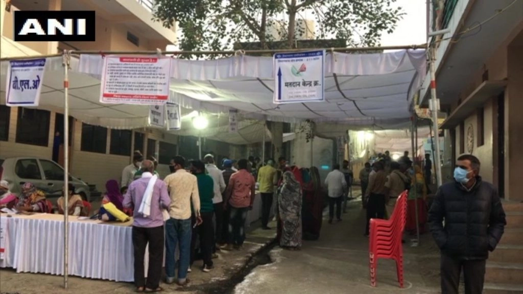 मध्यप्रदेश: 28 विधानसभा क्षेत्रों में उपचुनाव के लिए मतदान जारी