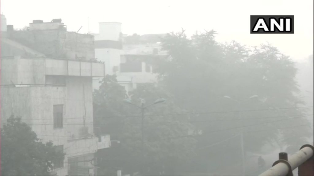दिल्ली में बढ़ती प्रदुषण के कारण AQI 'गंभीर' श्रेणी में दर्ज, हवा हुई जहरीली 