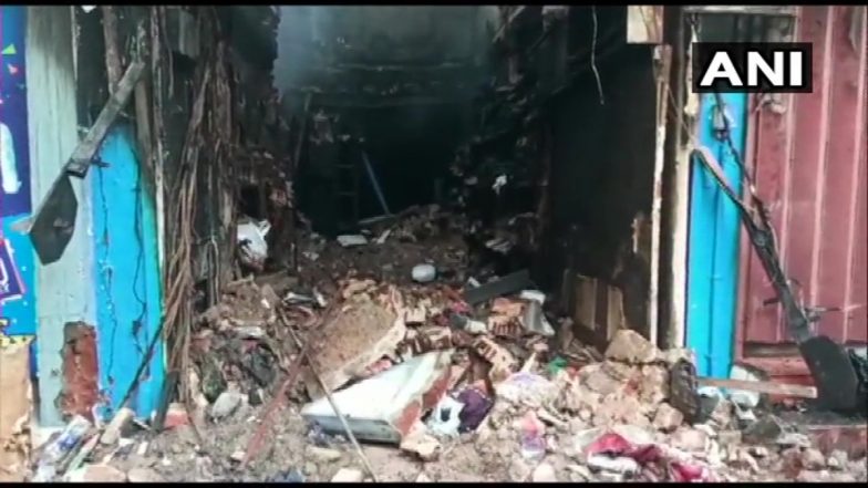तमिलनाडु: मदुरै के नवबथकाना इलाके की एक दुकान में देर रात लगी आग, अग्निशमन के दौरान दो अग्निशमन अधिकारियों की गई जान