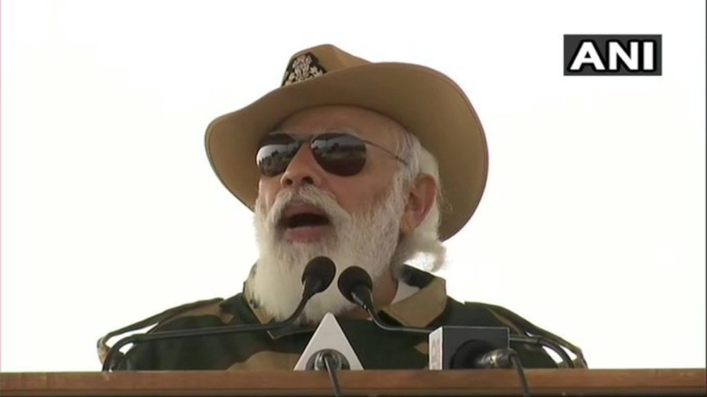 सशस्त्र बलों के साथ दिवाली मनाने राजस्थान की सीमा पर पहुंचे पीएम मोदी