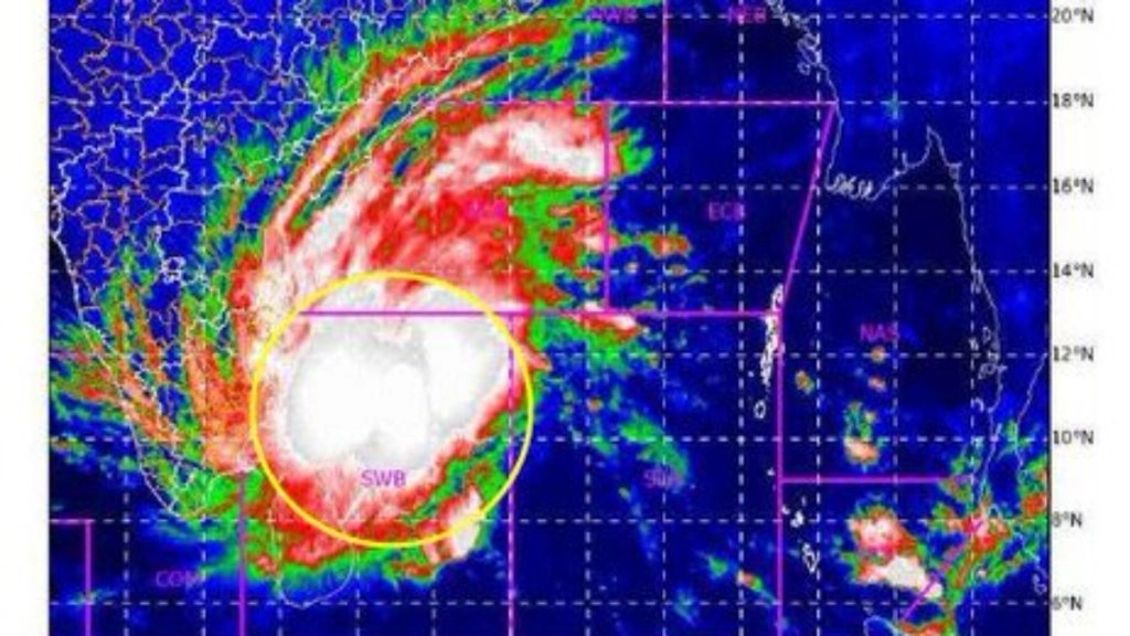 'निवार' चक्रवात आज रात या बृहस्पतिवार तड़के तट से टकरा सकता है: मौसम विभाग