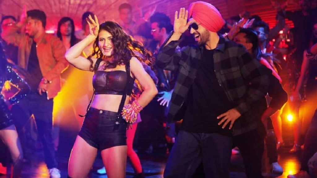 सूरज पे मंगल भारी के सॉन्ग 'लड़की ड्रामेबाज है' में दिखा फातिमा सना शेख का हॉट अवतार