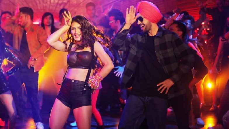 Suraj Pe Mangal Bhari के सॉन्ग 'लड़की ड्रामेबाज है' में दिखा फातिमा सना शेख का हॉट अवतार, दिलजीत दोसांझ संग आई नजर! (See Video)
