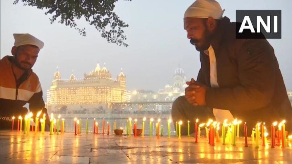 गुरु नानक देव जी की 551वीं जयंती आज, अमृतसर के स्वर्ण मंदिर में उमड़ी श्रद्धालुओं की भीड़