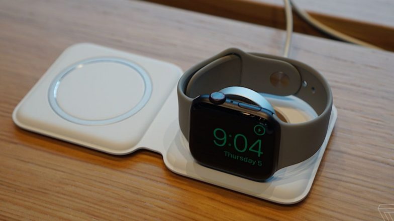 Apple's MagSafe Duo Charger Price in India: एप्पल के मैगसेफ डुओ चार्जर की भारत में कीमत होगी 13,900 रुपये, साथ में मिलेगा USB-C लाइटनिंग केबल