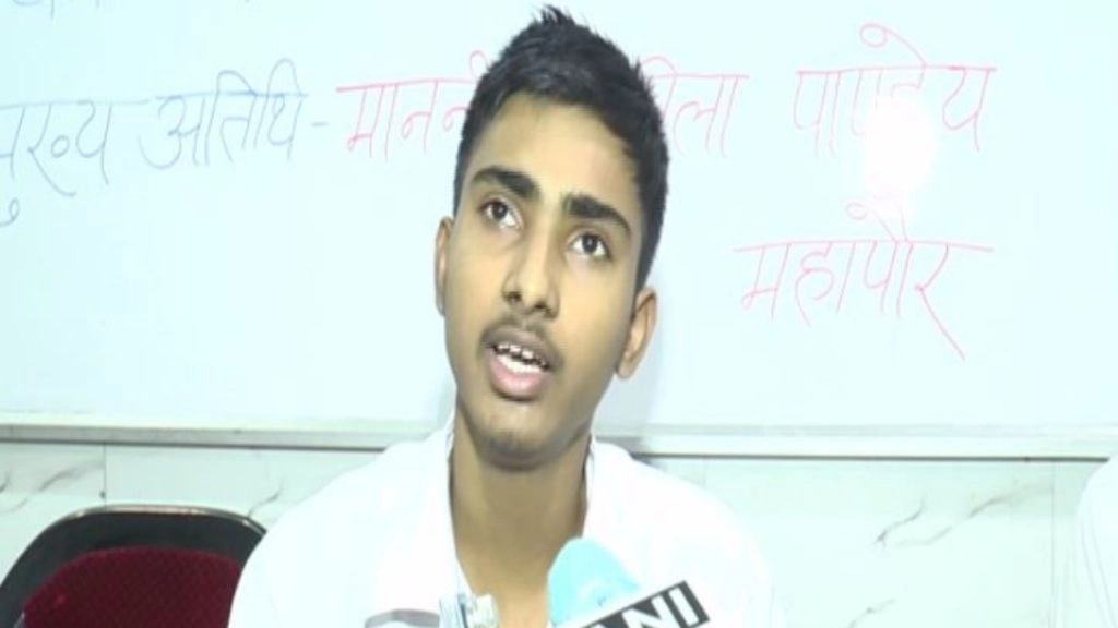 कानपुर के छात्र और उसके साथियों ने बनाया एयर प्यूरीफायर रोबोट