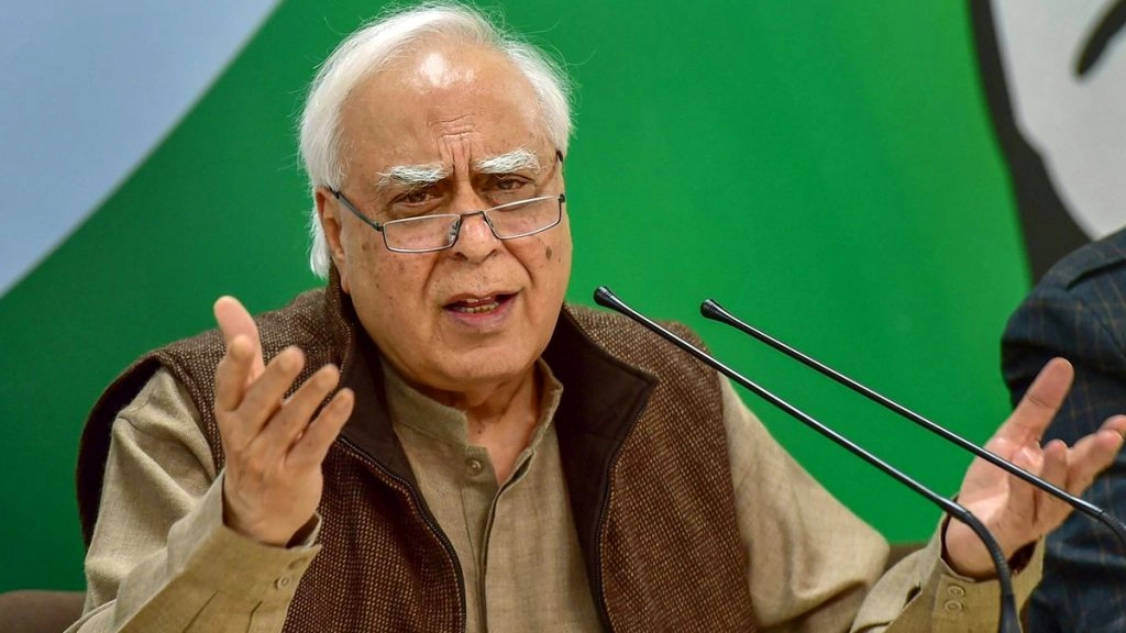 बिहार में मिली हार के बाद कपिल सिब्बल ने नेतृत्व पर उठाए गंभीर सवाल