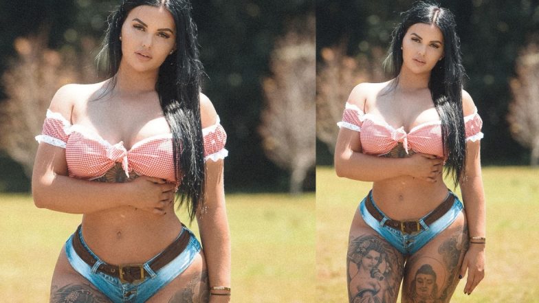 XXX Pornstar Renee Gracie Hot Photo: एडल्ट स्टार रेनी ग्रेसी ने एनिमल प्रिंट बिकिनी पहन कर दिया होश उड़ा देने वाला पोज, फोन छिपाकर देखें फोटो