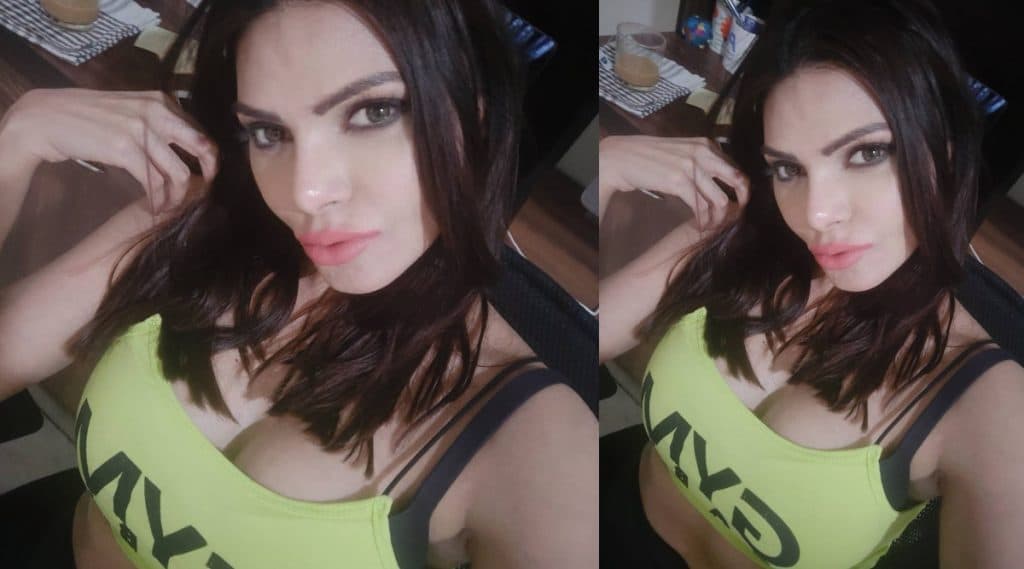 Sherlyn Chopra Hot Photo: शर्लिन चोपड़ा ने शेयर की होश उड़ा देने वाली, बंद दरवाजे में देखे फोटो 