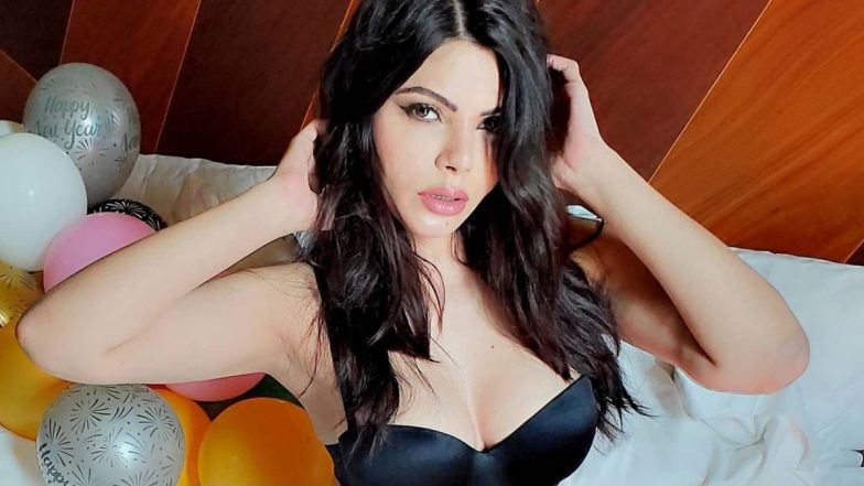 Sherlyn Chopra Nude Photo: शर्लिन चोपड़ा ने न्यूड फोटो शेयर कर पार की सारी हद्दे, फोन छिपाकर देखें