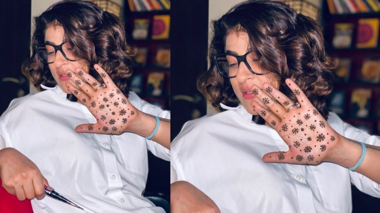 Karwa Chauth 2020: आयुष्मान खुराना की बीवी ताहिरा कश्यप ने हाथ पर लगाईं मेहंदी, कोरोना वायरस संग जुड़ गया कनेक्शन