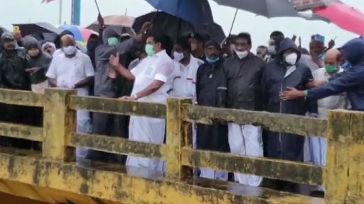 चक्रवाती तूफान निवार को देखते हुए सीएम के. पलानीस्वामी ने किया चेम्बरमबक्कम झील का दौरा