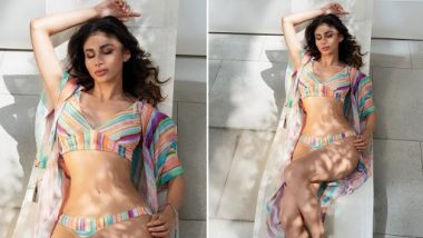 Mouni Roy Hot Photos: एक्ट्रेस मौनी रॉय की ये हॉट बिकिनी पिक्चर्स छुड़ा रही फैंस के पसीने