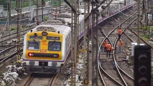 शिक्षा से जुड़े लोगों को  मुंबई की लोकल ट्रेन में सफर करने की मिली इजाजत 