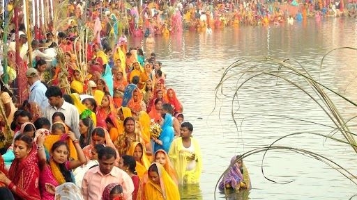 मुंबई में समुद्र के तट, नदी और तालाबों के पास छठ पूजा मनाने पर रोक