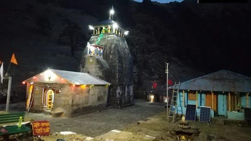 Uttarakhand: सर्दियों के मौसम के लिए मध्यमहेश्वर मंदिर के द्वार आज सुबह 7 बजे हुए बंद