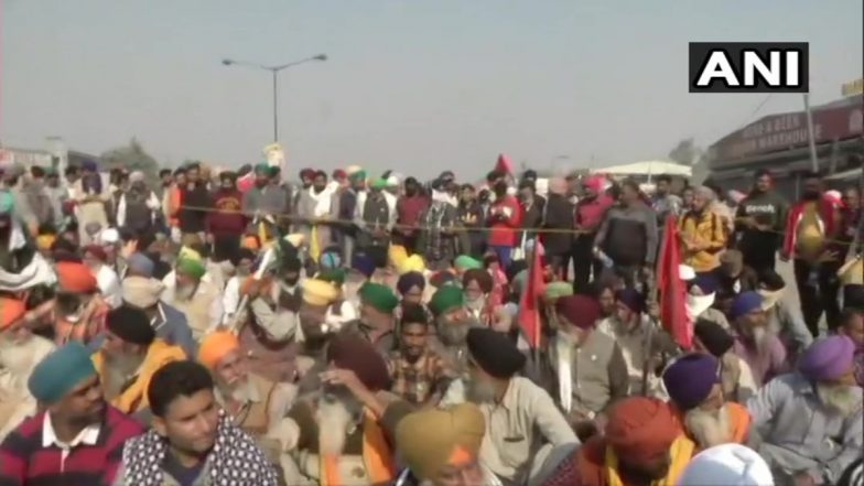 Farmer's Tractor Rally Violence: गाजियाबाद प्रशासन ने प्रदर्शनकारी किसानों से यूपी गेट खाली करने को कहा