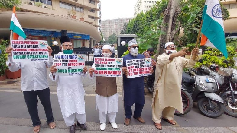 Uyghur Genocide: चीन में उइगर मुसलमानों पर अत्याचार जारी, मुंबई में रजा अकादमी प्रमुख समेत पांच लोगों ने Chinese Consulate के बाहर किया विरोध
