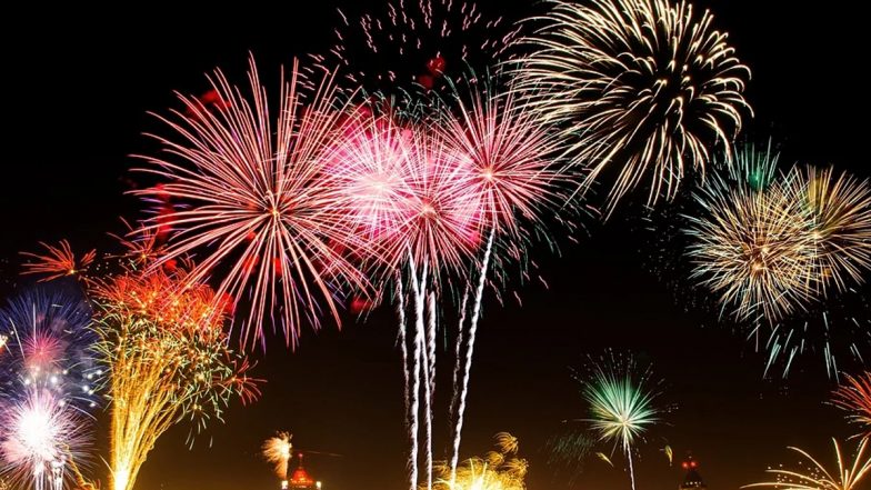 New Year 2021: नए साल के स्वागत में रोशनी से नहाई दिल्ली और मुंबई, देखें तस्वीरें