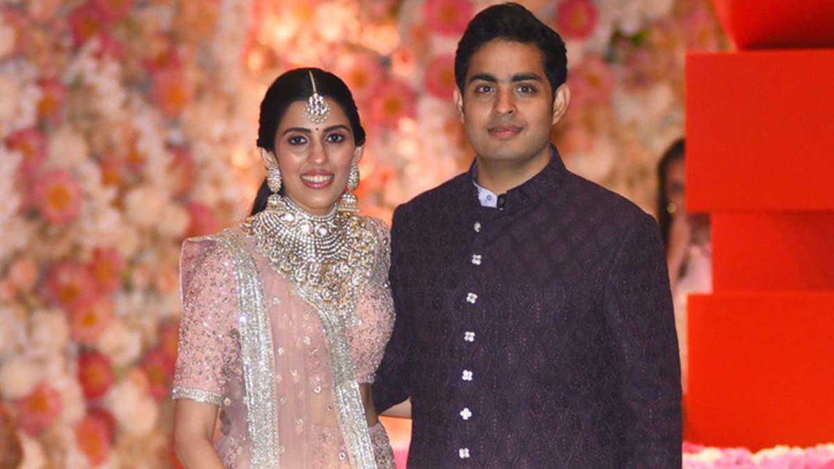 Akash-Shloka Ambani Become Parents: मुकेश अंबानी बनें दादा, आकाश अंबानी की पत्नी श्लोका अंबानी ने बेटे को दिया जन्म