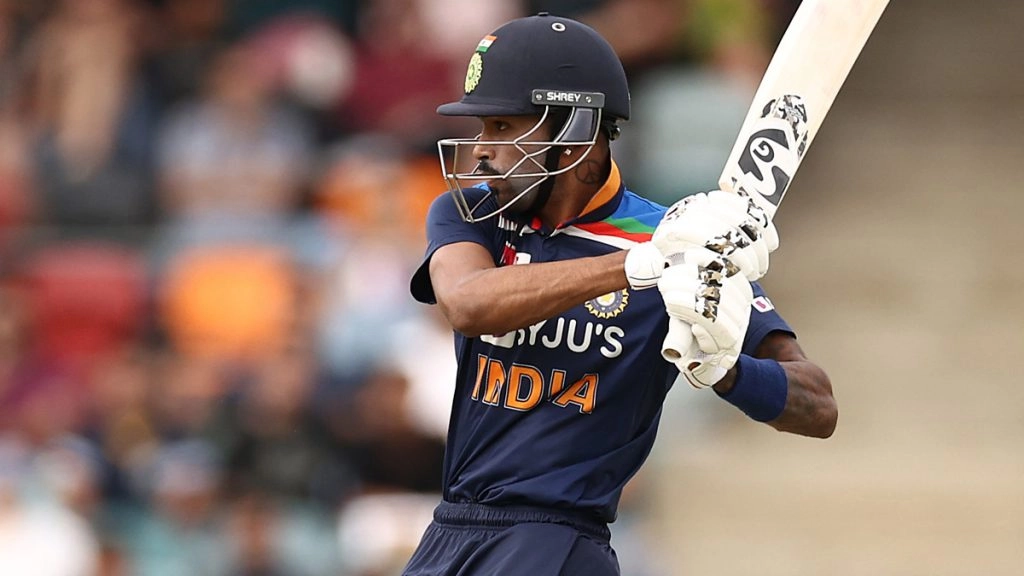 हार्दिक पांड्या ने लगाया अर्धशतक 