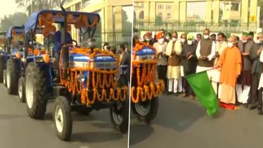 Kisan Diwas 2020: किसान दिवस पर सीएम योगी आदित्यनाथ ने किसानों को ट्रैक्टर वितरित किया, बोले-कृषि प्रधानता ही भारत की अर्थव्यवस्था का आधार है