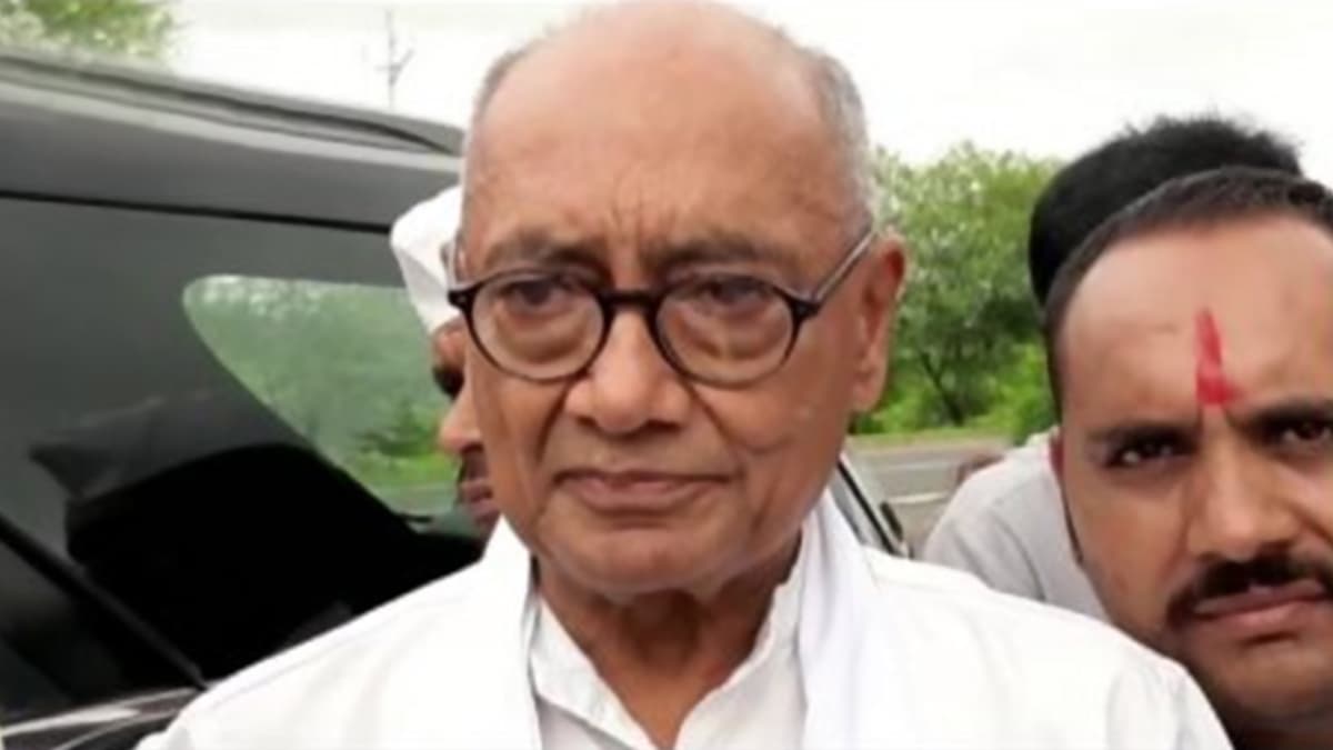 पीएम मोदी संघीय ढांचे के खिलाफ: दिग्विजय सिंह
