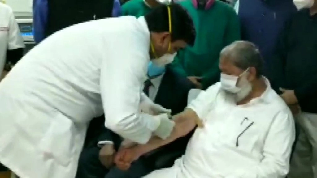 कोरोना वायरस संक्रमित हरियाणा के स्वास्थ्य मंत्री अनिल विज को प्लाज्मा थेरेपी देने की तैयारी