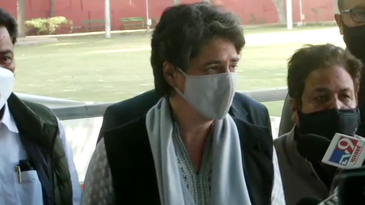 प्रियंका गांधी ने मोदी सरकार से पूछा सवाल, कहा- बेरोजगारों से रेलवे में भर्ती के नाम पर 900 करोड़ रुपए वसूलें गए, कितनों को मिली नौकरी