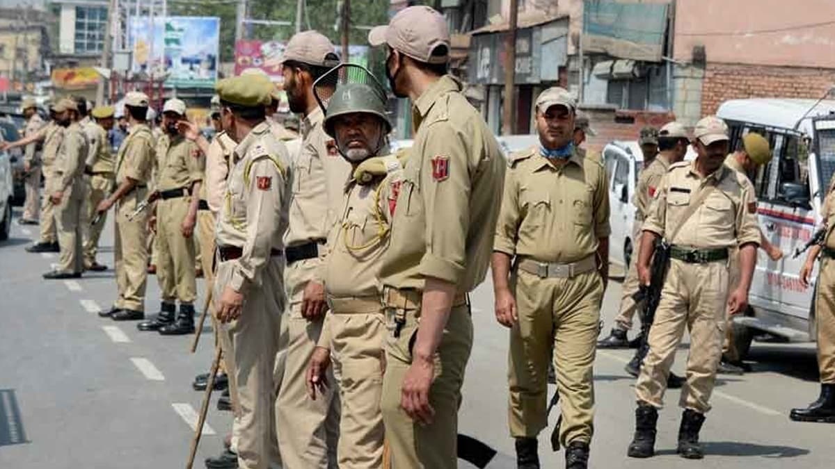राम मंदिर निर्माण को लेकर निकाली जा रही वाहन रैली पर पथराव, 27 लोग गिरफ्तार