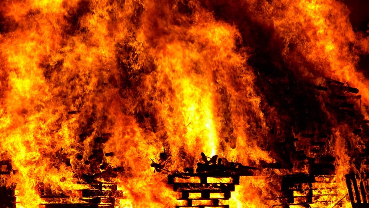 Kolkata Fire: कोलकाता में एक अस्पताल में लगी आग, कोई हताहत नहीं
