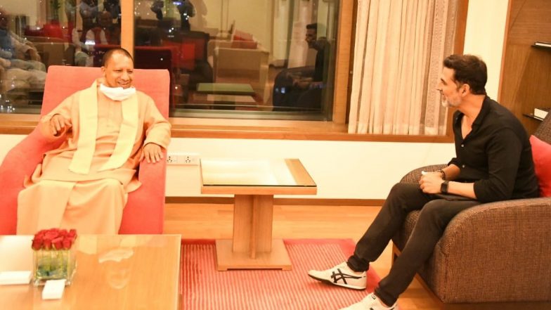 UP CM Yogi Adityanath Meets Akshay Kumar: मुख्यमंत्री योगी आदित्यनाथ ने अक्षय कुमार से की मुलाकात, फिल्म सिटी प्रोजेक्ट को लेकर की चर्चा (See Photo)