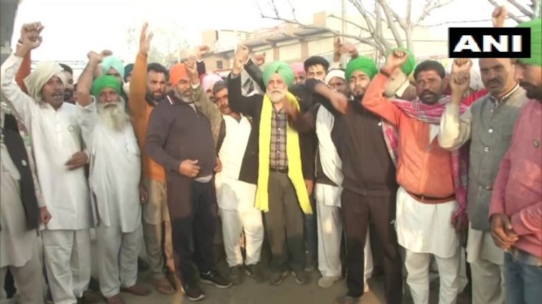 Farmers Protest: किसान नेताओं की बस विज्ञान भवन पहुंची, कृषि मंत्री नरेंद्र सिंह तोमर आज दोपहर 2 बजे करेंगे बैठक