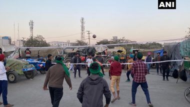 Farmers Protest: सिंधु बॉर्डर पर जालंधर के किसान तनाव दूर करने के लिए खेल रहे हैं वॉलीबॉल, देखें वीडियो