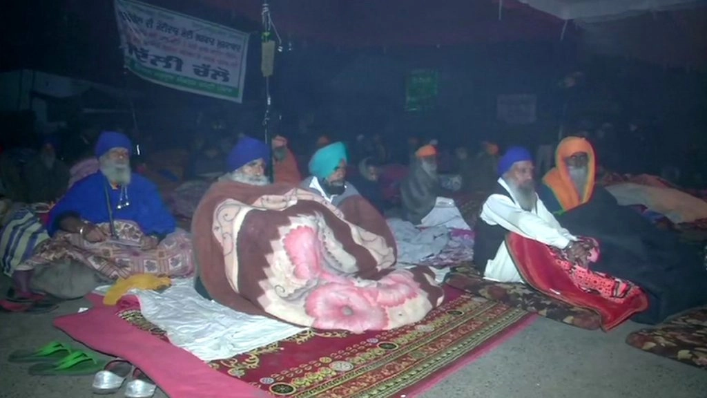 किसानों के विरोध के कारण कई मार्गों को बंद कर दिया गया है. 